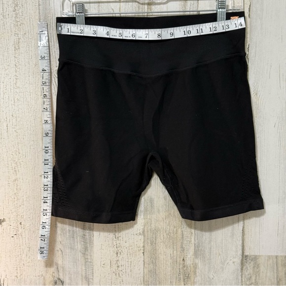 PINK Sport Victoria's Secret Black Athletic Shorts - Picture 3 of 6